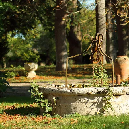 Maison De Maitre Avec Grand Parc Arbore Clos De Murs *