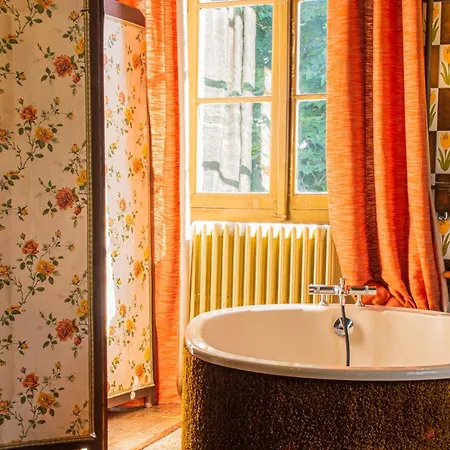 Maison De Maitre Avec Grand Parc Arbore Clos De Murs Guest house Nerac