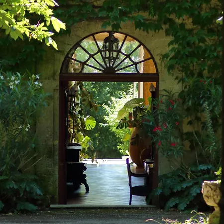 Maison De Maitre Avec Grand Parc Arbore Clos De Murs Guest house