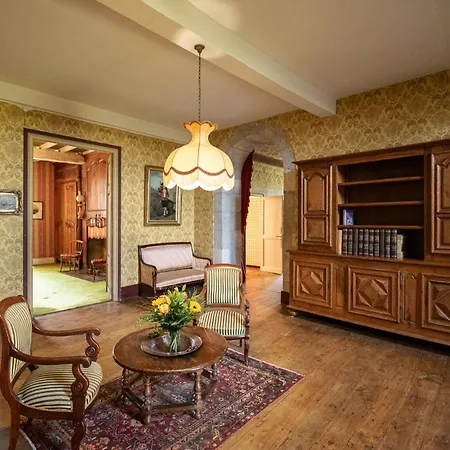 Maison De Maitre Avec Grand Parc Arbore Clos De Murs *