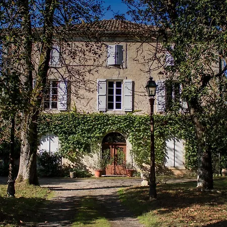 Maison De Maitre Avec Grand Parc Arbore Clos De Murs Guest house Nerac